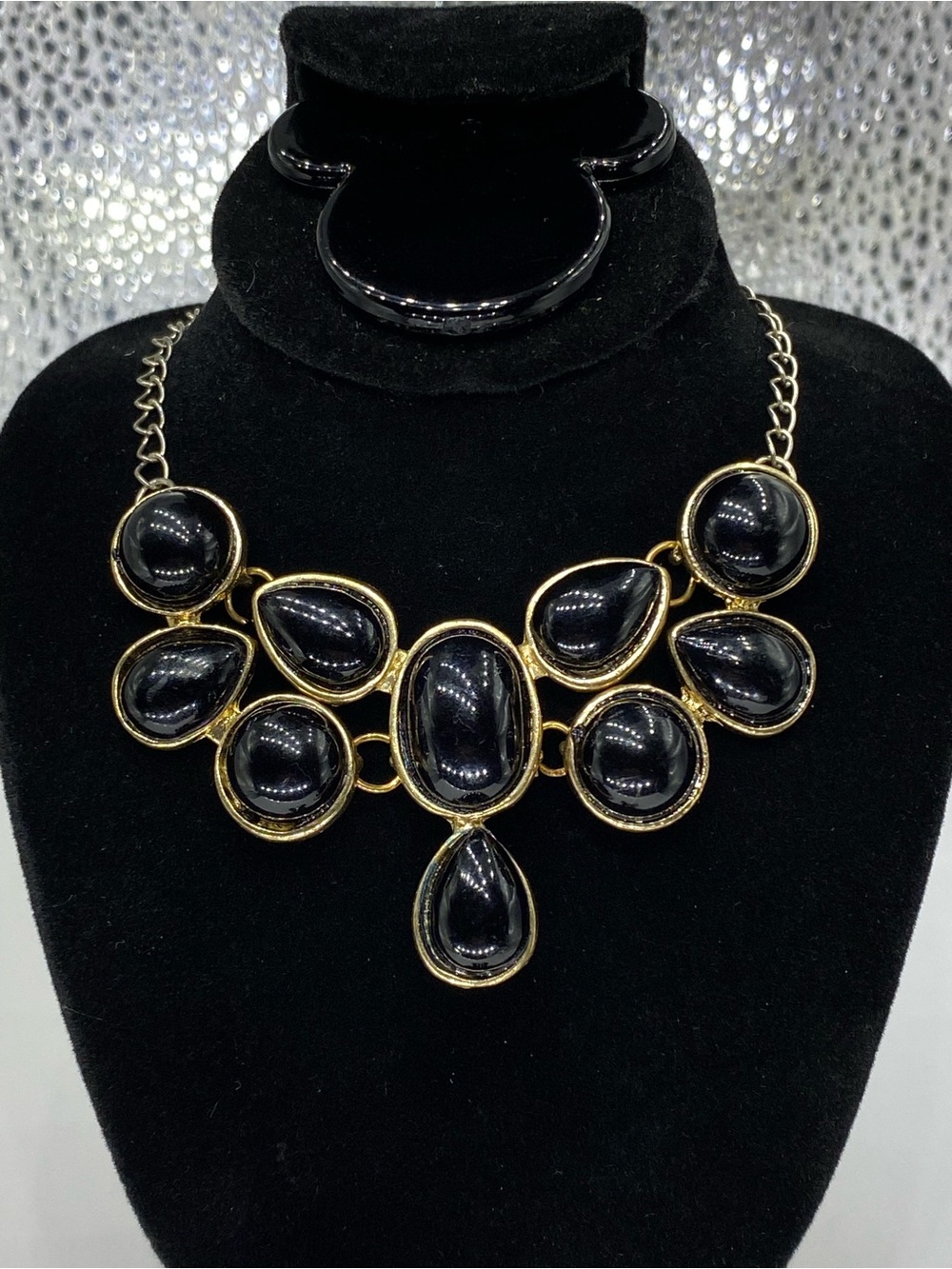 ***  Black Statement “ Necklace /  Gold-Tone Accents * Bonus ! 👀 at Pics *^*